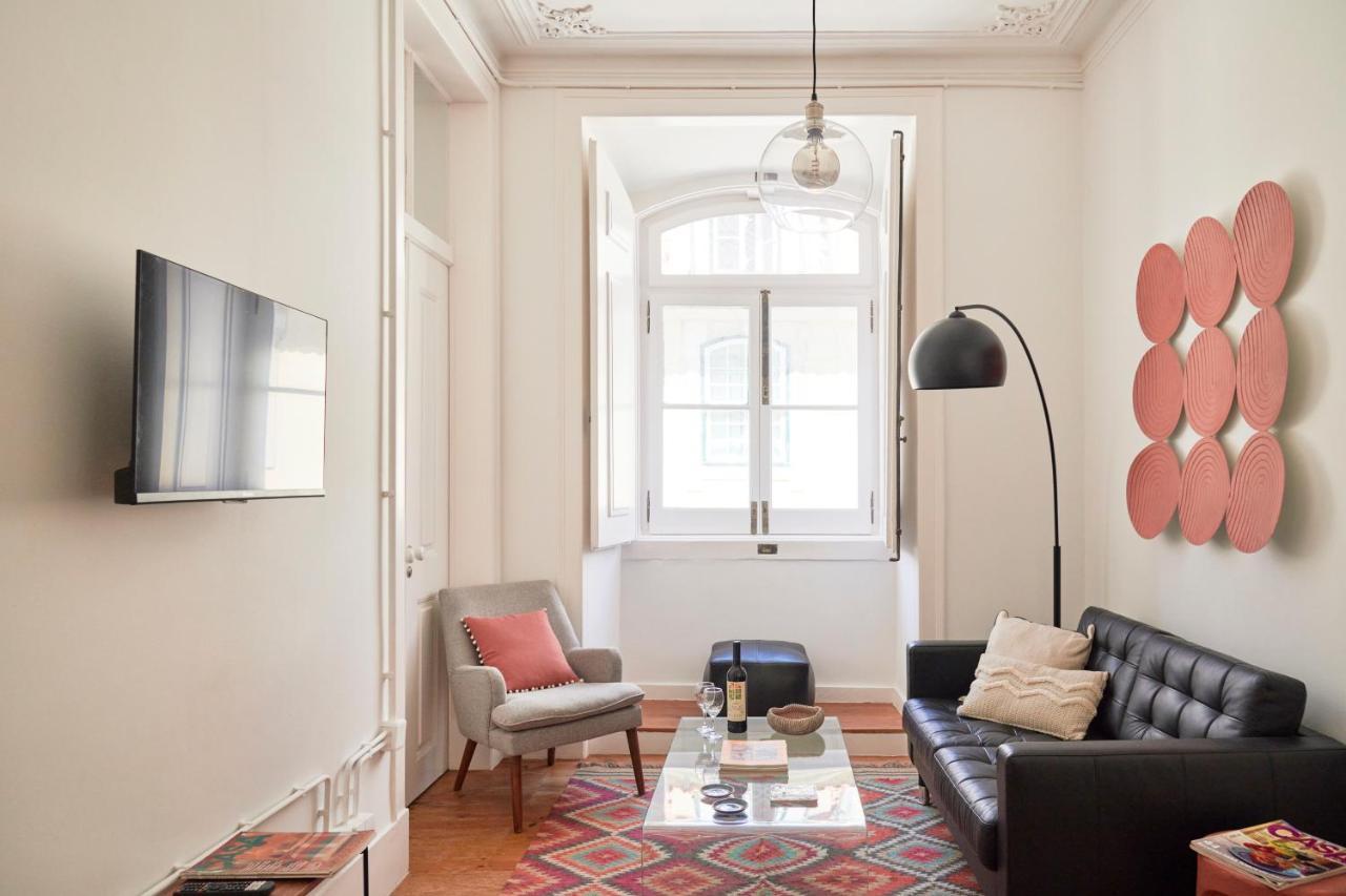 Sunny Pink Street Historical Apt, By Timecooler Lissabon Exterior foto