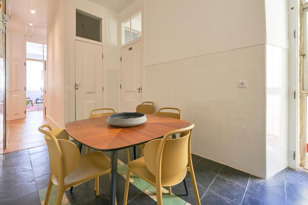 Sunny Pink Street Historical Apt, By Timecooler Lissabon Exterior foto